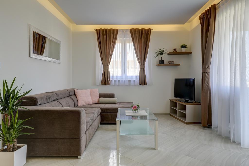 Apartments Lapis Premantura Bagian luar foto